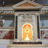 L�ara � dedicata a Suor Elia di San Clemente, carmelitana scalza, le cui reliquie son conservate in un particolare piccolo ossario metallico trasparente decorato con dei raggi dorati